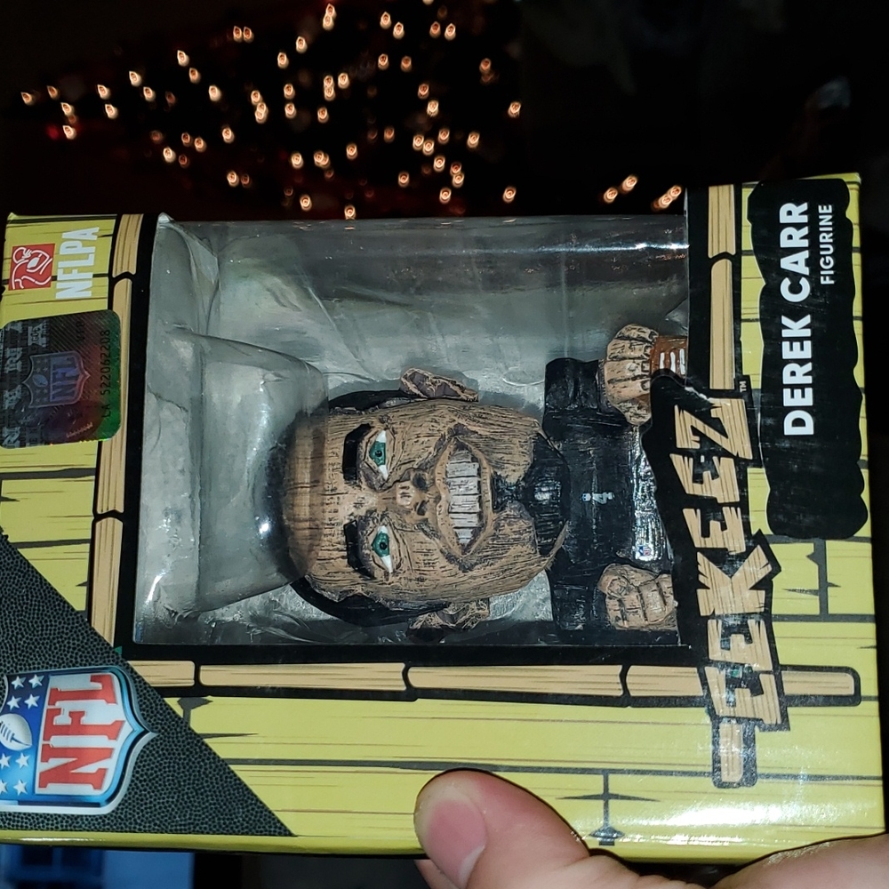 Eekeez Derek Carr Figurine
